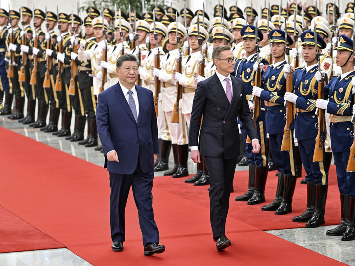 习近平同芬兰总统斯图布会谈