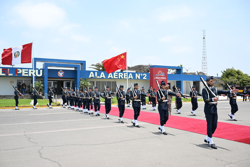 国家主席习近平抵达秘鲁首都利马