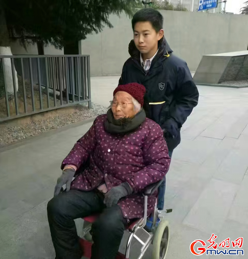 【第十一个国家公祭日】接棒讲述历史 让“证据”永远活下去