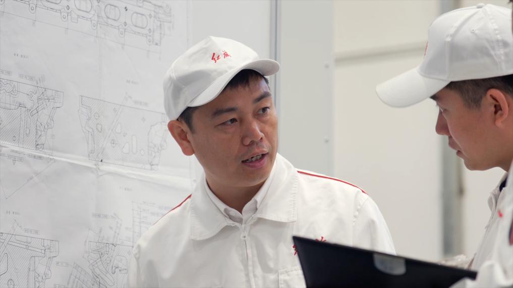 履职为民这一年丨全国人大代表杨永修:践行“工匠精神” 用铣刀雕刻“中国精度”