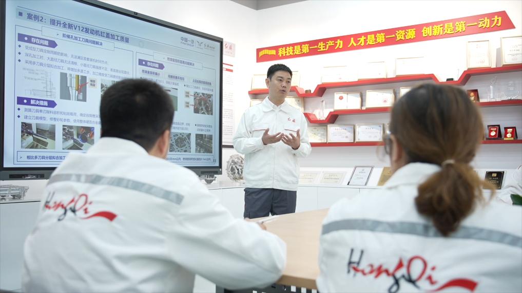 履职为民这一年丨全国人大代表杨永修:践行“工匠精神” 用铣刀雕刻“中国精度”