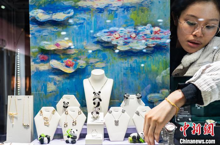 港澳代表委员:政府工作报告为融入大局明确方向