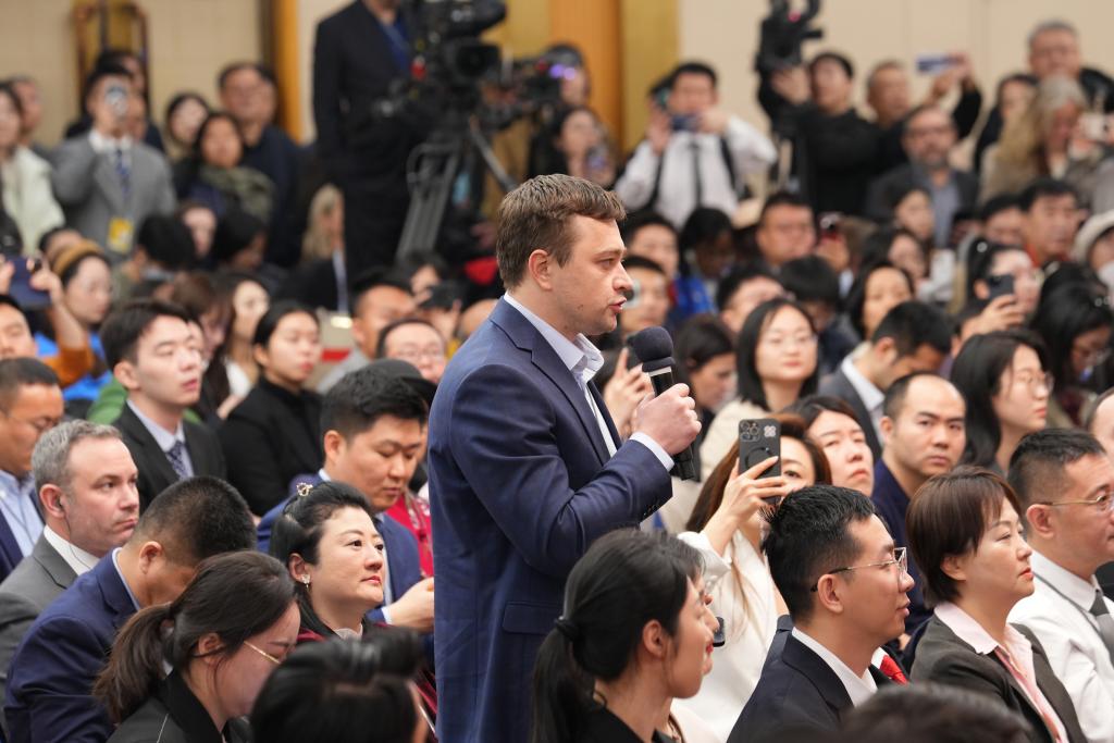 王毅回答中外记者提问