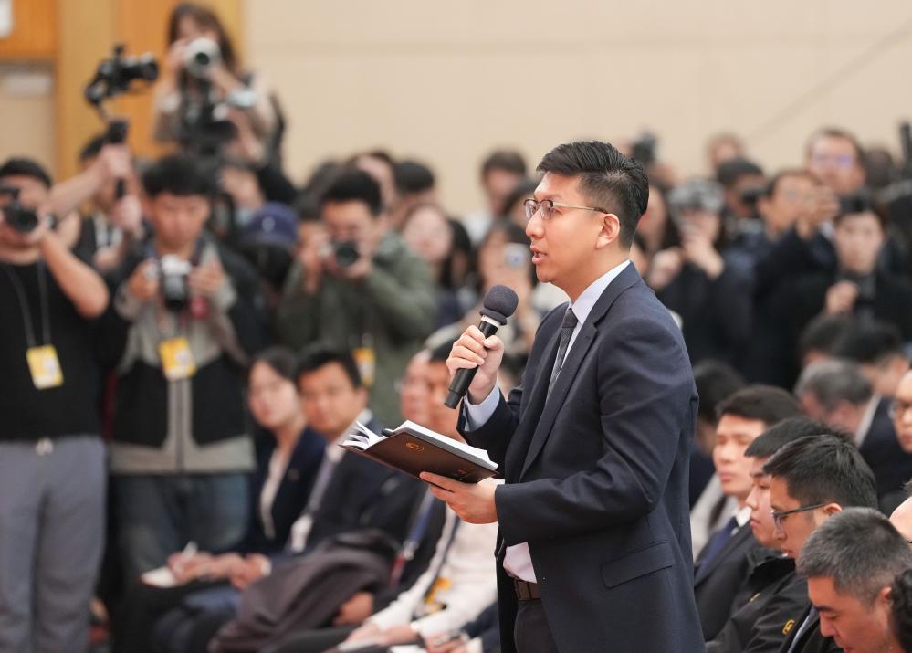 王毅回答中外记者提问