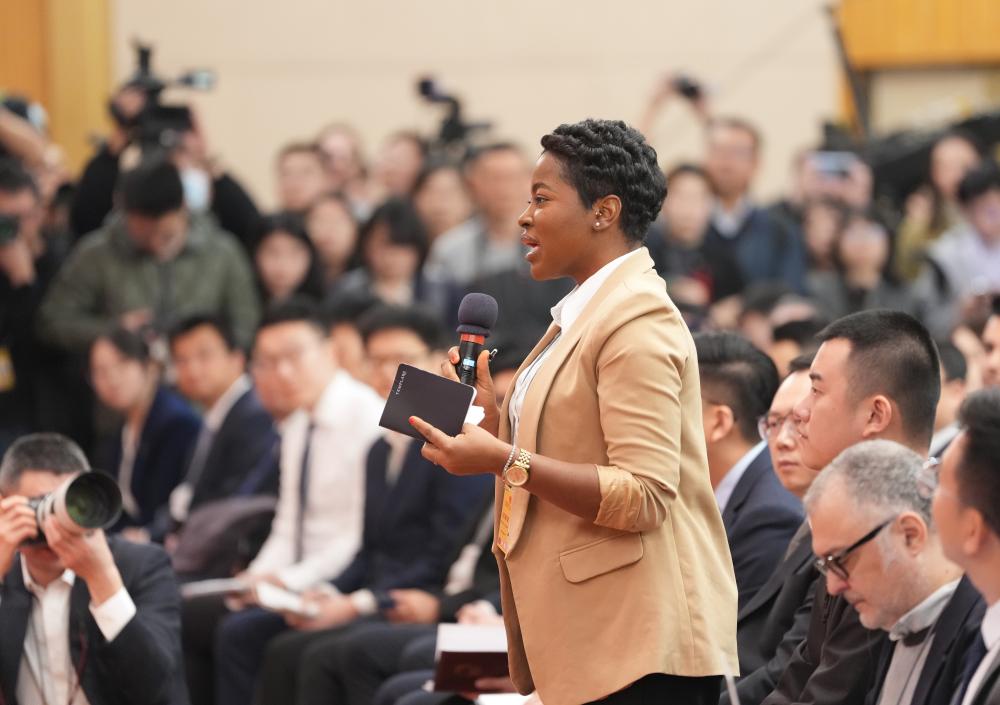王毅回答中外记者提问