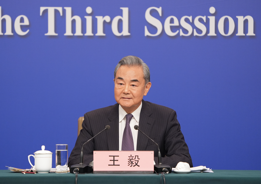 王毅回答中外记者提问