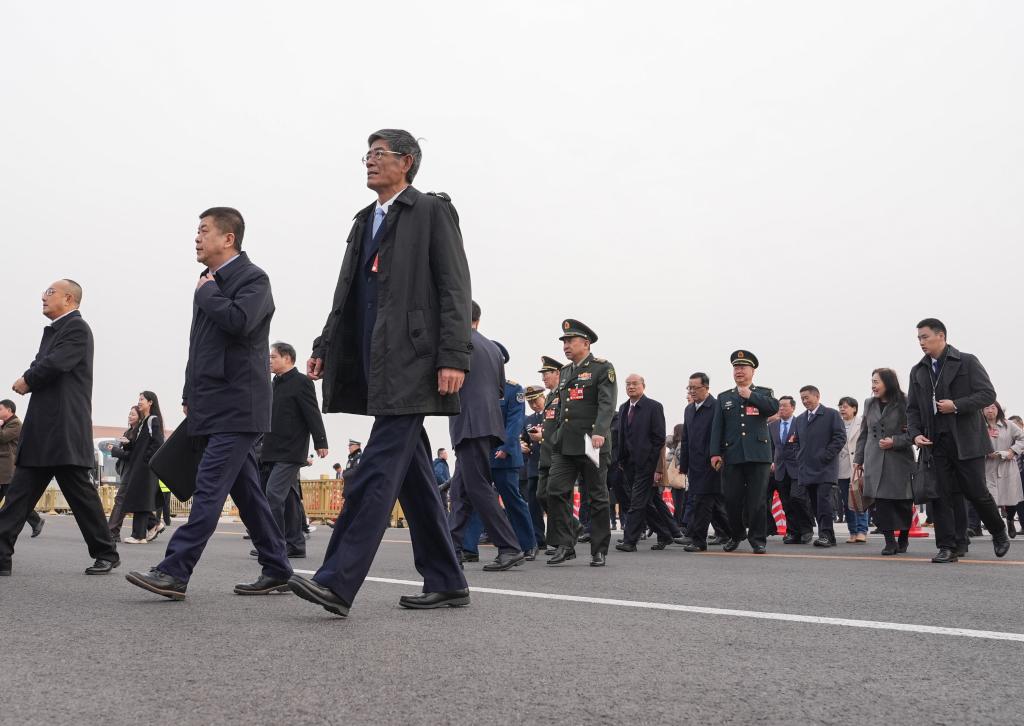 全国政协十四届三次会议举行第二次全体会议