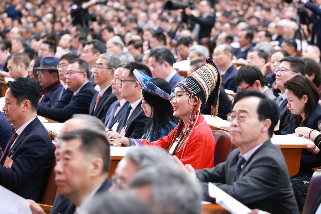 全国政协十四届三次会议举行第二次全体会议