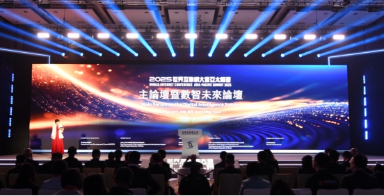 香江畔，新潮翻涌