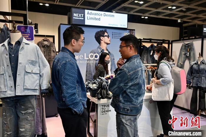 香港时装节“潮”服吸睛