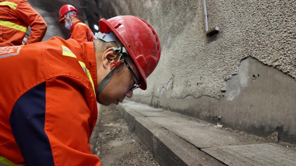 新华视点丨致敬劳动者 平凡岗位上的光芒万丈