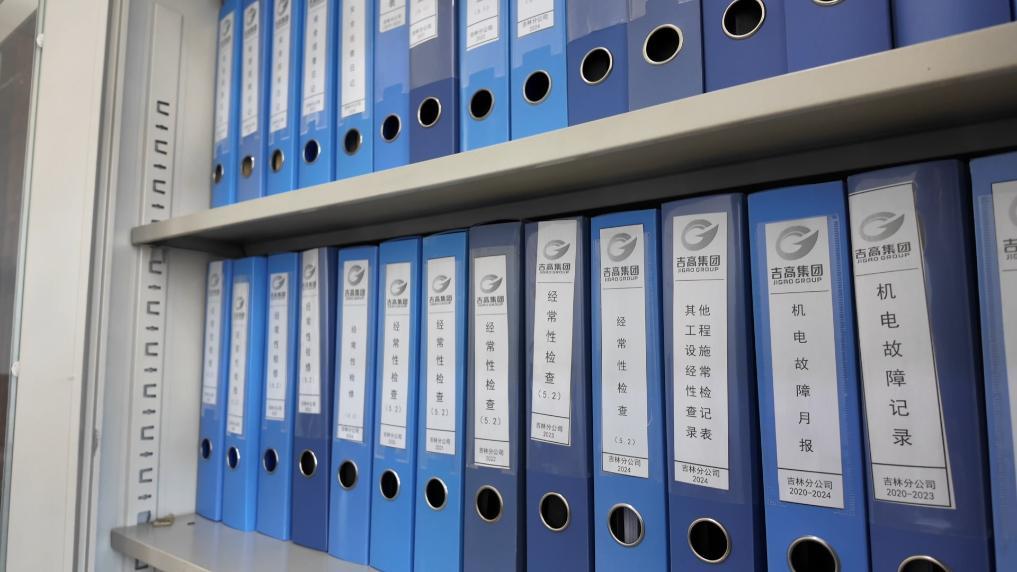 新华视点丨致敬劳动者 平凡岗位上的光芒万丈