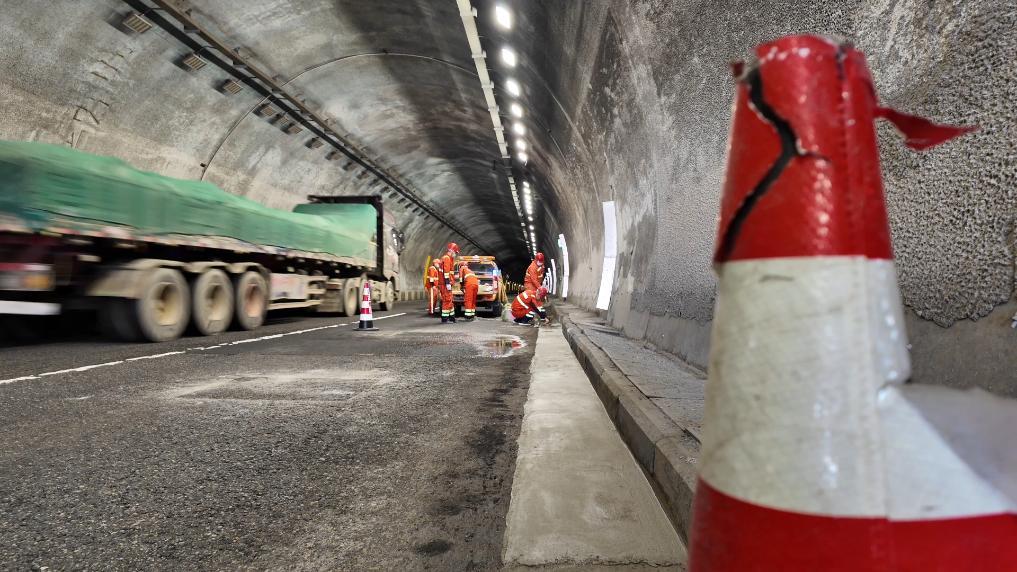 新华视点丨致敬劳动者 平凡岗位上的光芒万丈