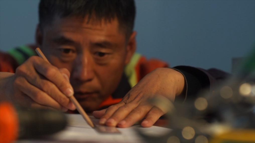 新华视点丨致敬劳动者 平凡岗位上的光芒万丈