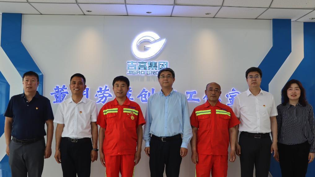 新华视点丨致敬劳动者 平凡岗位上的光芒万丈