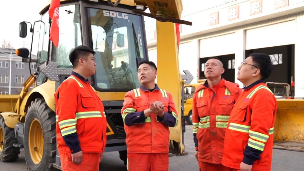 新华视点丨致敬劳动者 平凡岗位上的光芒万丈