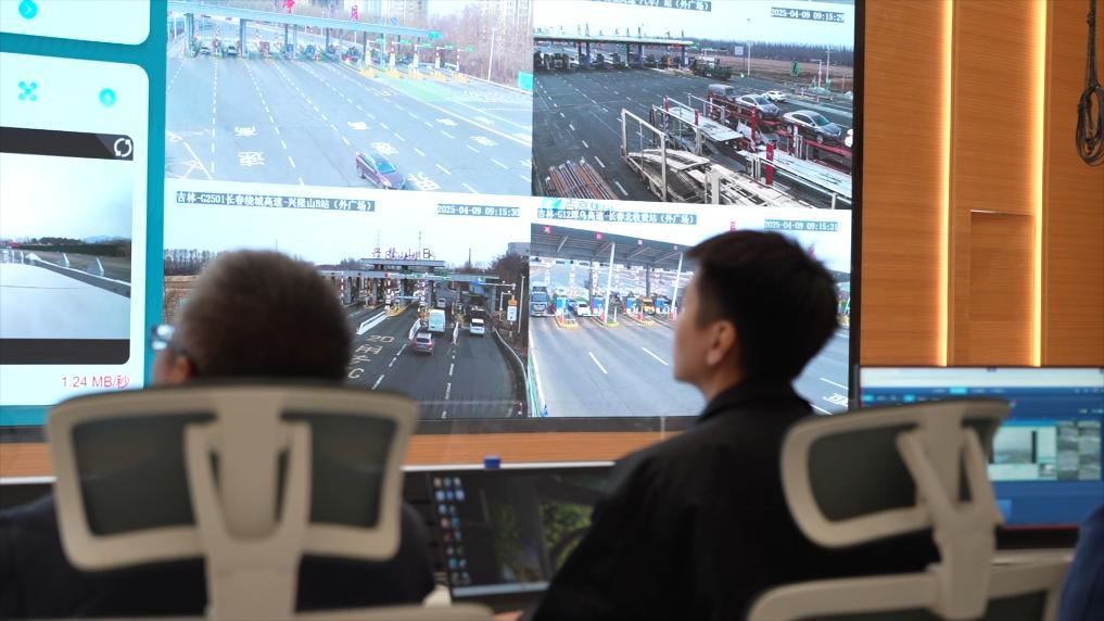 新华视点丨致敬劳动者 平凡岗位上的光芒万丈