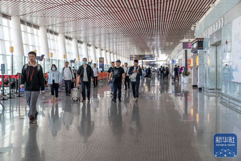 辉煌60载 魅力新西藏|今年上半年西藏民航旅客吞吐量370万人次 辉煌60载 魅力新西藏|今年上半年西藏民航旅客吞吐量370万人次