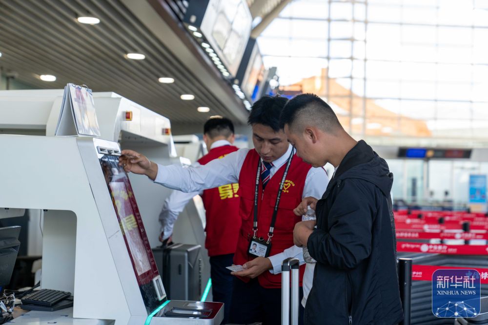 辉煌60载 魅力新西藏|今年上半年西藏民航旅客吞吐量370万人次 辉煌60载 魅力新西藏|今年上半年西藏民航旅客吞吐量370万人次