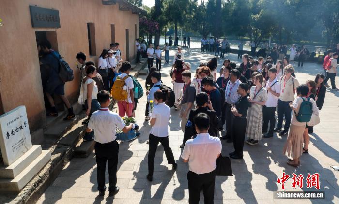 美中航空遗产基金会“飞虎队”夏令营代表团访问湖北