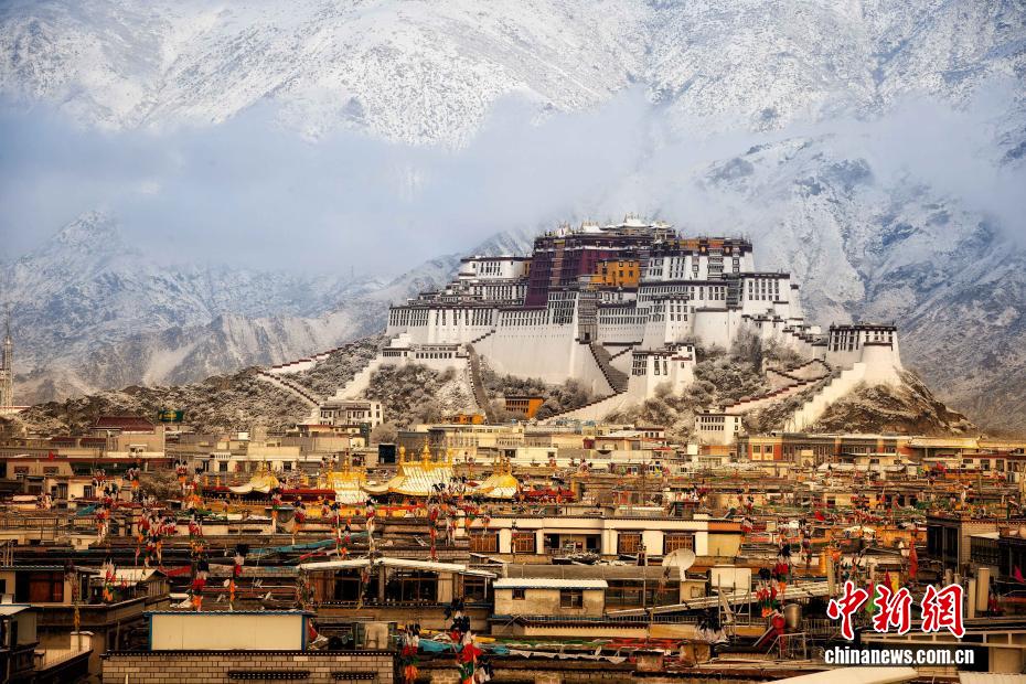 西藏布达拉宫的四季:时光中的文化瑰宝 西藏布达拉宫的四季:时光中的文化瑰宝