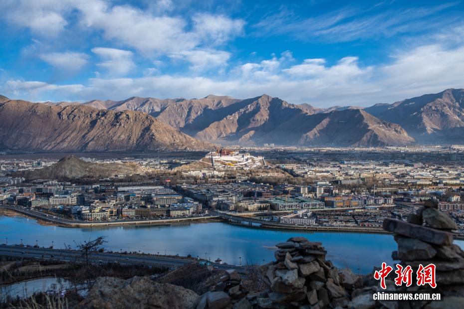 西藏布达拉宫的四季：时光中的文化瑰宝