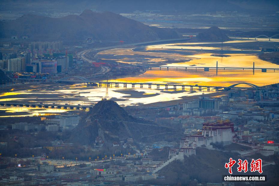 西藏布达拉宫的四季:时光中的文化瑰宝 西藏布达拉宫的四季:时光中的文化瑰宝