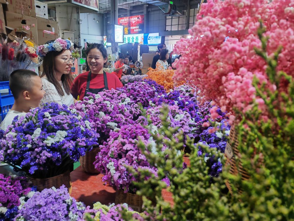 美丽遇甜蜜 消费“别样红”——云南鲜切花七夕节前市场一线观察