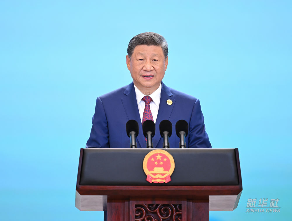 新华图讯丨习近平和彭丽媛为出席2025年上海合作组织峰会的国际贵宾举行欢迎宴会