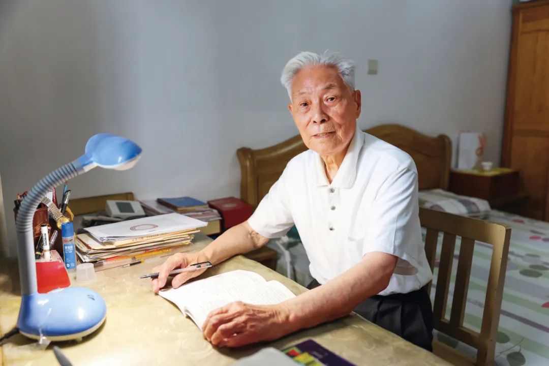 95岁老检察官讲述往事:溥仪出庭作证,土办法攻坚 | 侦诉日本战犯系列报道②