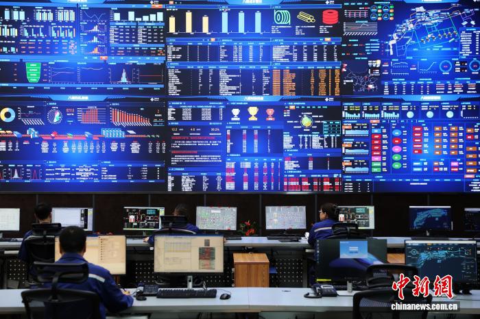 (砥砺奋进七十载 天山南北谱华章)炉火不熄:新疆八钢七十余载蜕变记