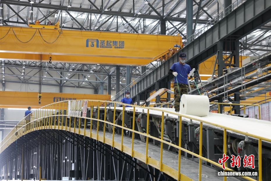 【新疆七十载】探访吐鲁番新能源装备制造企业