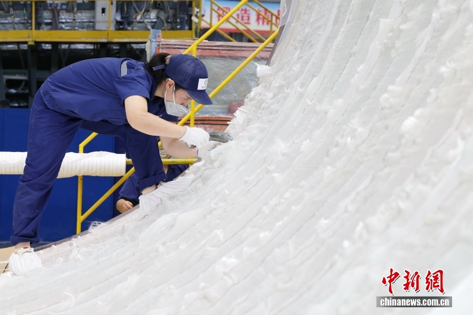 【新疆七十载】探访吐鲁番新能源装备制造企业