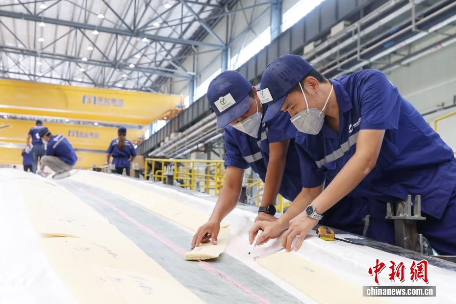 【新疆七十载】探访吐鲁番新能源装备制造企业