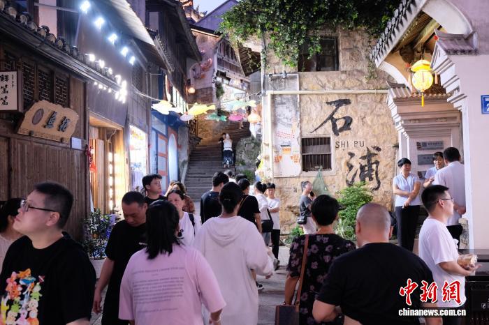 台胞中秋写真：月满十六别样圆 半退休生活续写两岸情