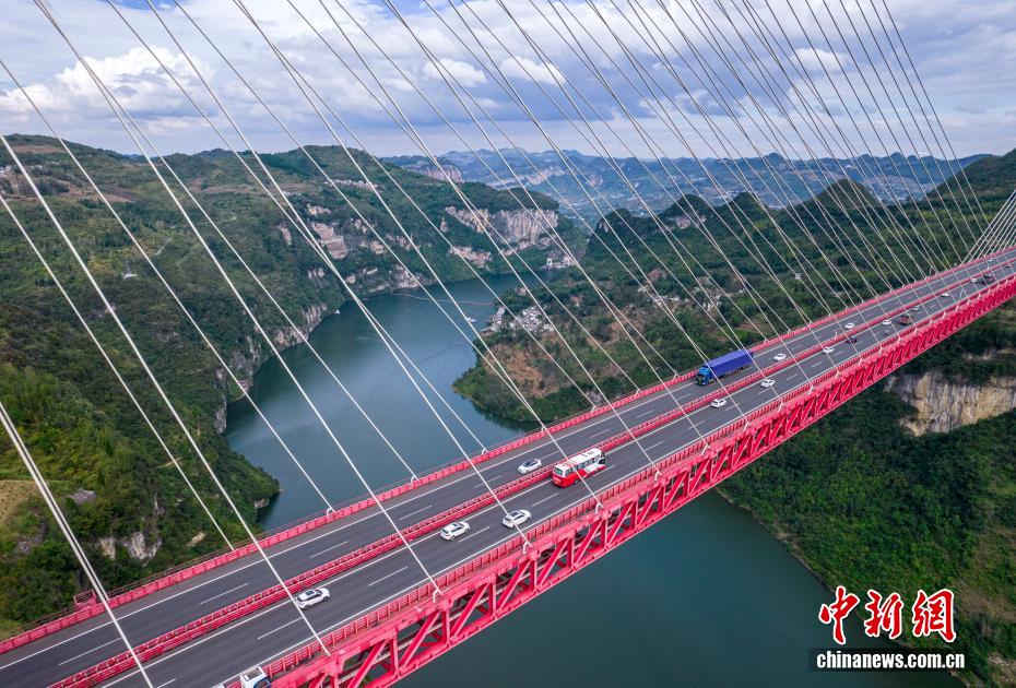 贵州鸭池河大桥壮美如画 贵州鸭池河大桥壮美如画