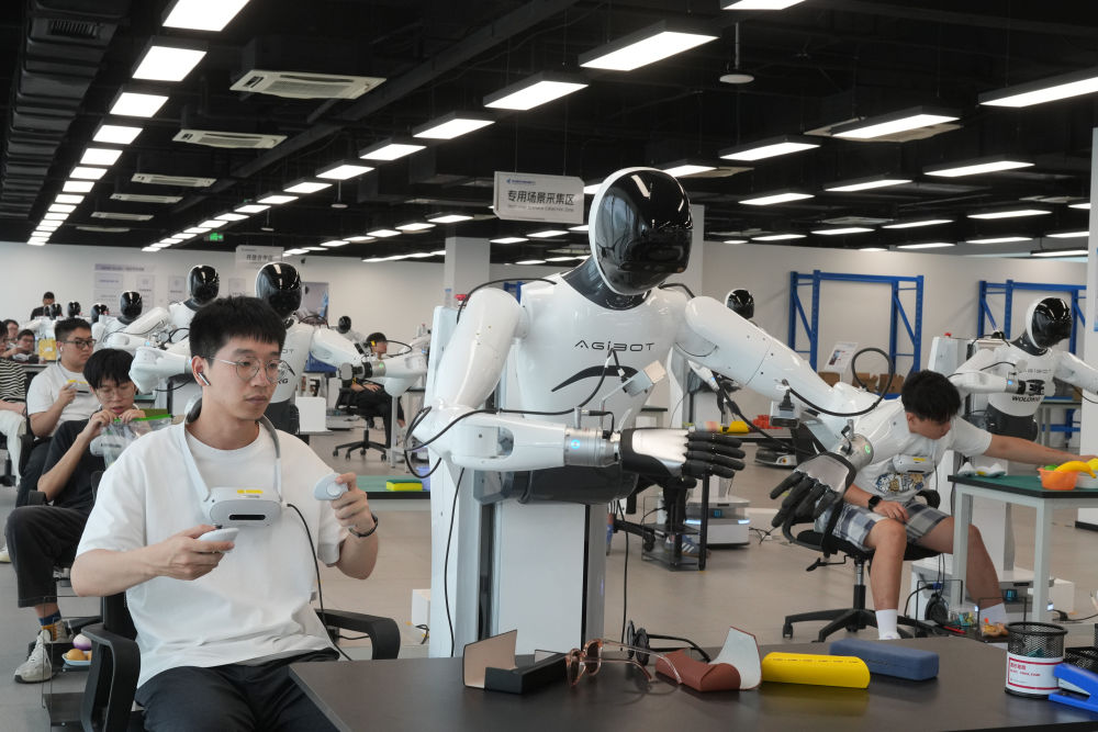 为基本实现社会主义现代化奠定更加坚实的基础——《中共中央关于制定国民经济和社会发展第十五个五年规划的建议》诞生记