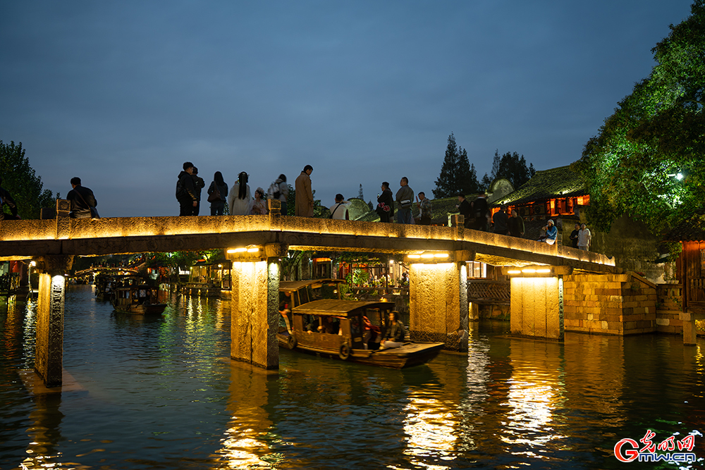 【乌镇视窗】乌镇峰会启幕在即,乌镇夜景点亮数字星河 【乌镇视窗】乌镇峰会启幕在即,乌镇夜景点亮数字星河