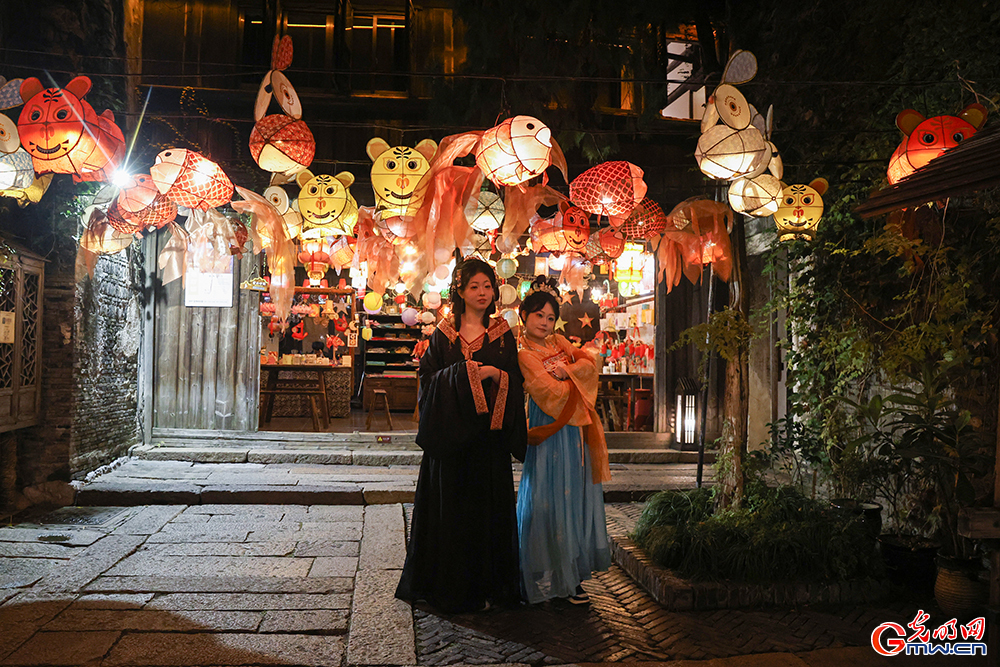 【乌镇视窗】乌镇峰会启幕在即,乌镇夜景点亮数字星河 【乌镇视窗】乌镇峰会启幕在即,乌镇夜景点亮数字星河