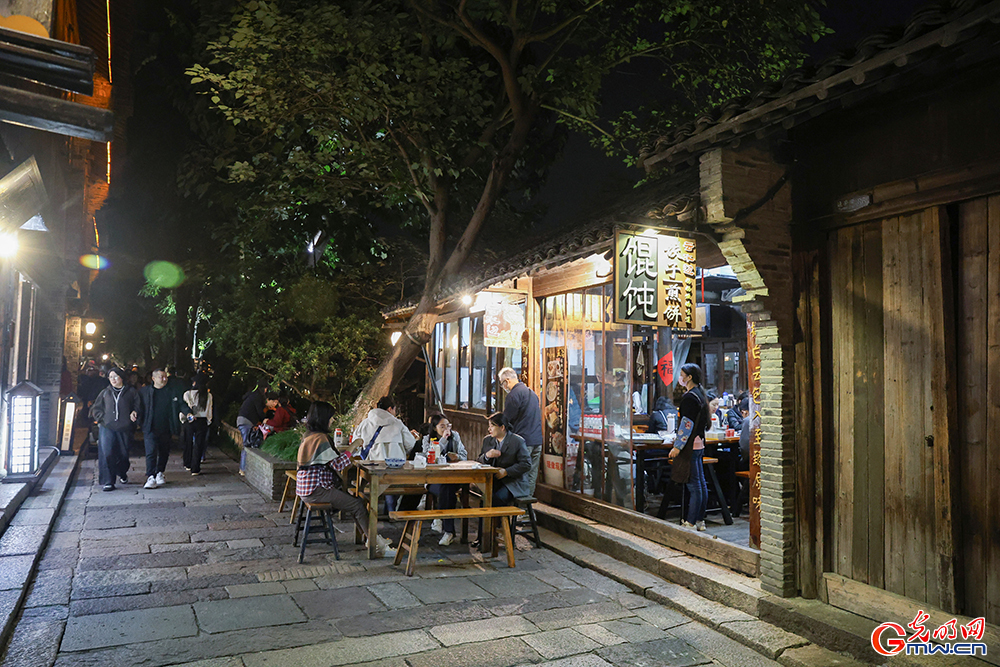 【乌镇视窗】乌镇峰会启幕在即,乌镇夜景点亮数字星河 【乌镇视窗】乌镇峰会启幕在即,乌镇夜景点亮数字星河