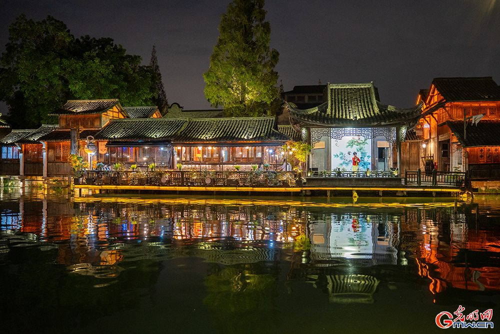 【乌镇视窗】乌镇峰会启幕在即,乌镇夜景点亮数字星河 【乌镇视窗】乌镇峰会启幕在即,乌镇夜景点亮数字星河