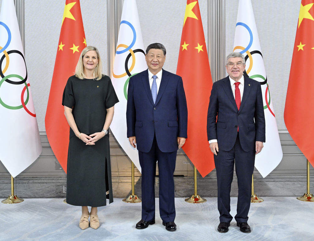 习近平会见国际奥委会主席考文垂和终身名誉主席巴赫