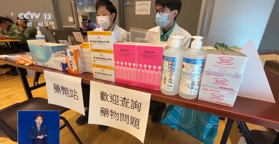 总台现场直击丨香港更多市民加入义工队伍 帮助受灾民众