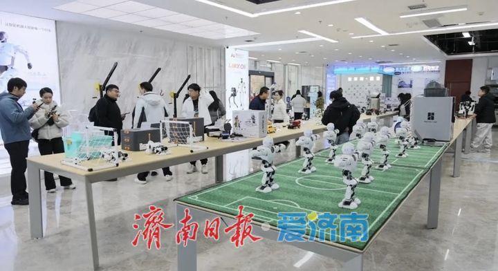 趵眼｜北方首家“机器人6S店”落地济南，意味着什么？