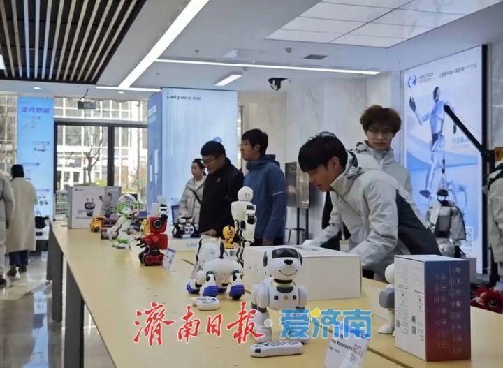 趵眼｜北方首家“机器人6S店”落地济南，意味着什么？