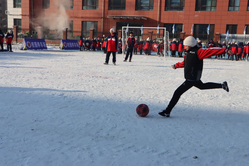 追光｜这一周，冰雪“燃”动校园