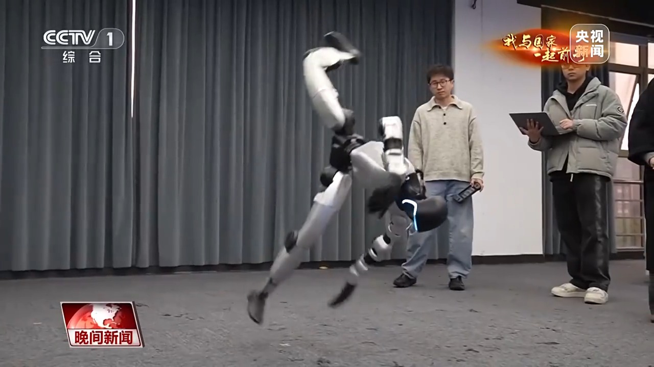 我与国家一起前行丨过去一年 人形机器人掌握了哪些炫酷技能