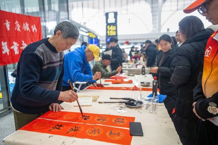 2026春运，山河行走间铺展团圆画卷