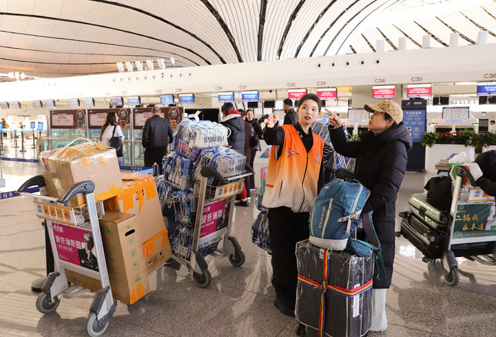 2026春运，山河行走间铺展团圆画卷