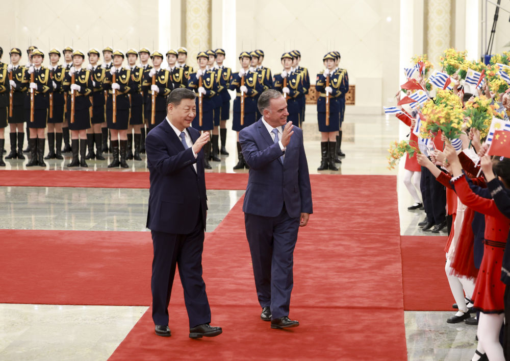 习近平同乌拉圭总统奥尔西举行会谈